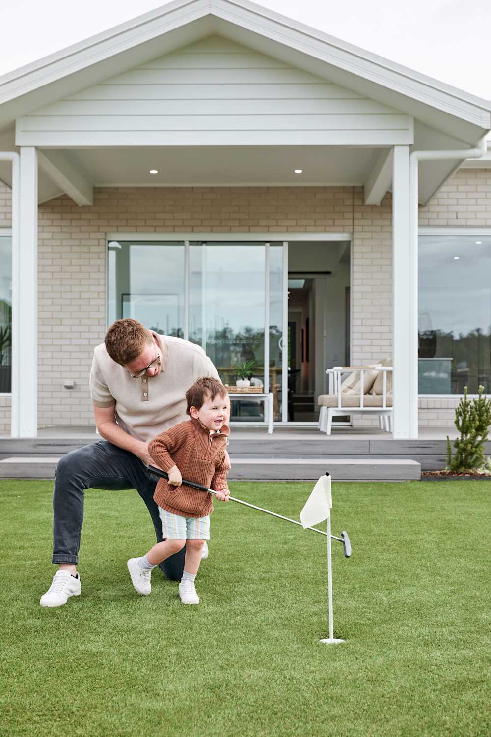 image upload c_limit,f_auto,w_1000 v1792459685 blogs celebrate-your-new-home-this-summer modern-home-design-for-entertaining.jpg